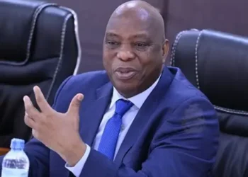Diplomatie : Conakry exige le reversement des salaires perçus par 11 diplomates rappelés