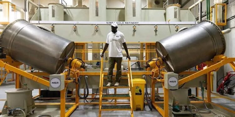 Guinée : Mamadi Doumbouya annonce l’inauguration prochaine de « la plus importante raffinerie d’or d’Afrique »