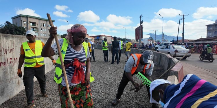 Sanoyah : des jeunes de Sanoyah se mobilisent contre l’insalubrité autour du grand carrefour de KM 36