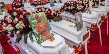 RDC : Bukavu rend un dernier hommage aux 27 enfants tués dans l’incendie d’une école