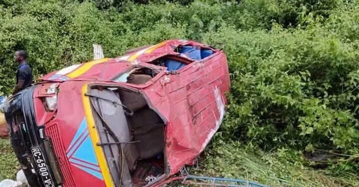 Kollet (Télimélé) : un minibus se renverse, faisant quatre morts et sept blessés