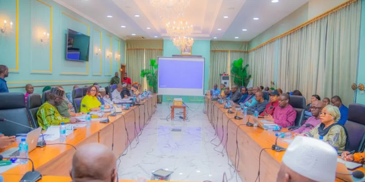 Infrastructures: l’Assemblée nationale examine un financement de plus de 300 millions d’euros pour les routes de la Moyenne-Guinée