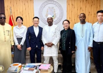 Reconstruction de la Cité Chemin de Fer : le ministre Mohamed Lamine Sy Savané exige l’accélération du projet.