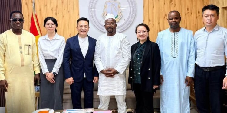 Reconstruction de la Cité Chemin de Fer : le ministre Mohamed Lamine Sy Savané exige l’accélération du projet.