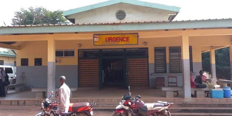 Faranah : des étudiants en colère contre l’hôpital régional après le décès tragique de leur camarade Clavère