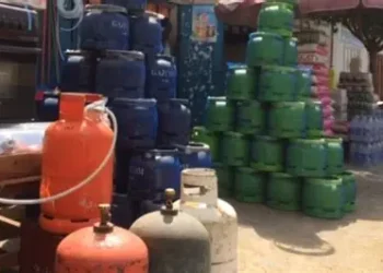 Crise de gaz en Guinée : de nouveaux bateaux accostent au port de Kamsar et rassurent les responsables de la société gazière