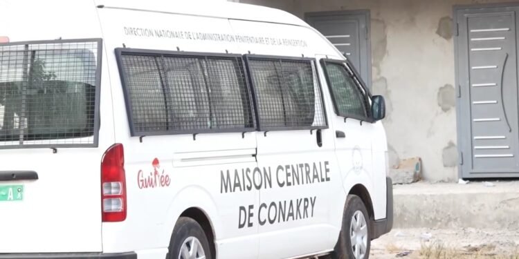 Justice : un garde pénitentiaire suspendu pour usage abusif d’un véhicule d’extraction de détenus