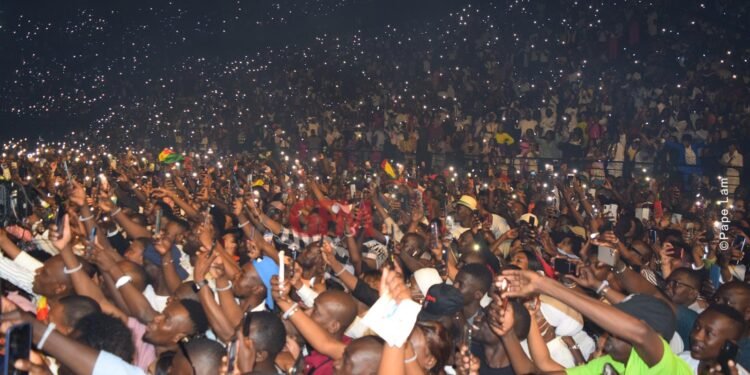 Musique:  À Bercy, Youssou N’Dour fait vibrer l’Afrique et met la  Guinée à l’honneur