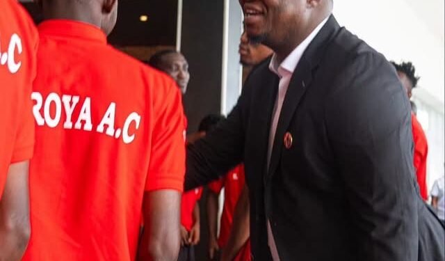 LDC-CAF : Charles Wright et l’ambassadeur de Guinée au Rwanda apportent leur soutien au Horoya AC à Kigali