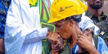 L’étrange destin d’une femme : Aïssata Sia Camara, bénéficie d’une maison, d’un passeport diplomatique et intègre le protocole de la Présidence