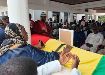 Décès d’Aboubacar Séné Diallo : émotion et témoignages poignants lors de l’ultime hommage rendu au journaliste