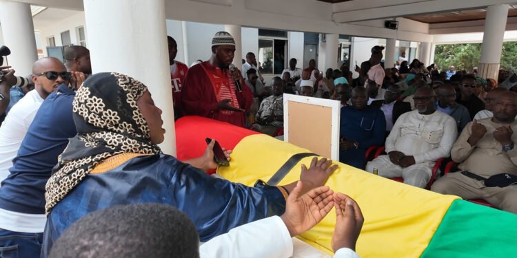 Décès d’Aboubacar Séné Diallo : émotion et témoignages poignants lors de l’ultime hommage rendu au journaliste