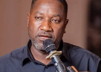 Boubacar Yacine Diallo rend hommage à Séné Diallo : le « Maître de la parole » s’est éteint, un frère et un monument des médias.