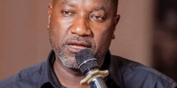 Boubacar Yacine Diallo rend hommage à Séné Diallo : le « Maître de la parole » s’est éteint, un frère et un monument des médias.