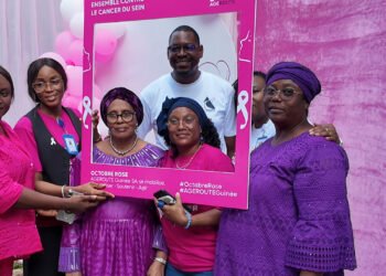 Sensibilisation au cancer du sein et du col de l’utérus à l’AGEROUTE : Aïcha Condé remercie la direction générale pour cette initiative